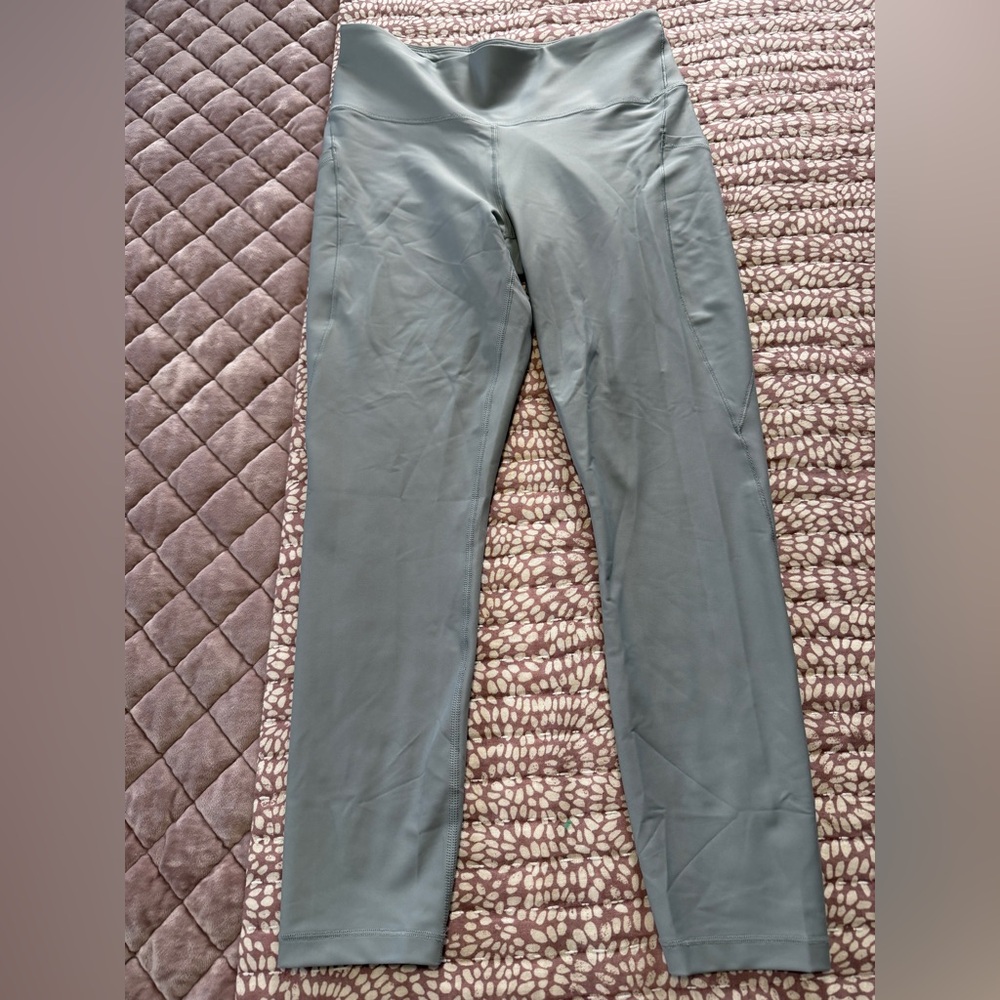 Athleta Interval Stash 7/8 Tight in Light Grey